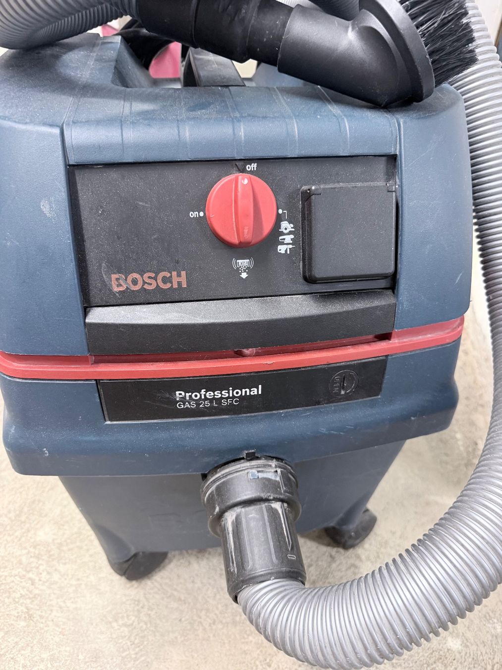 Bosch Staubsauger & Zubehör: Bosch Professional Staub/Nass Sauger – Gebraucht aus Safenwil von ins_6ntm 1