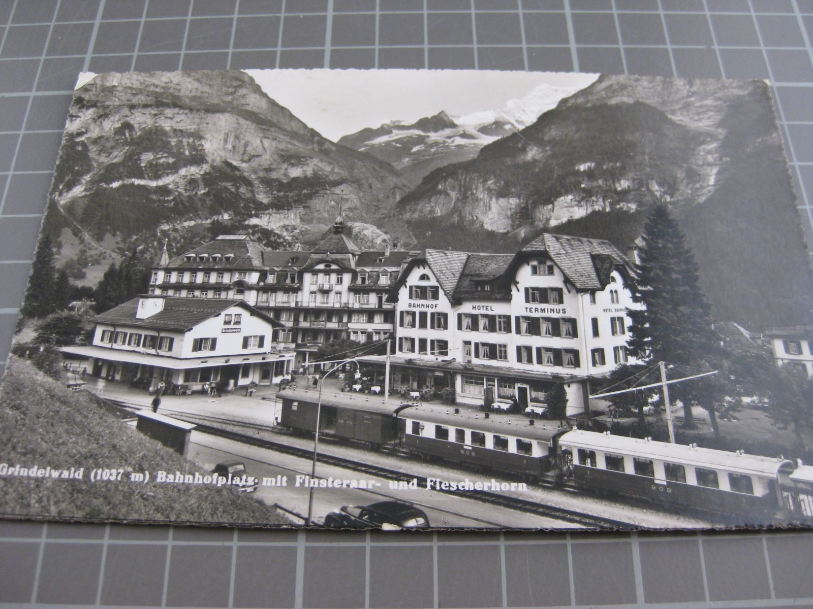 Cartoline postali: AK Grindelwald mit Bahnhof und Zug – Usato da Malters venduto da Marosko