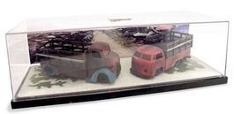 2 Car Diorama: VW Pickup 1963 & Ford Coe 1947 (1:64)