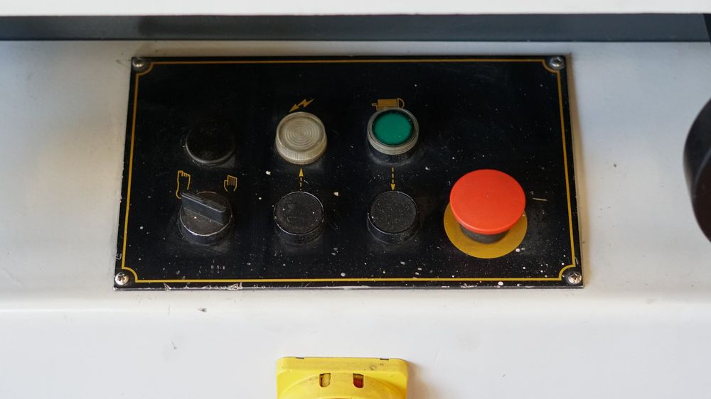 Alle Maschinen: Indumasch V204 Ausklinkmaschine mit Schnittwinkelverstellung – Gebraucht aus Rorschach von Enba_Solutions 2