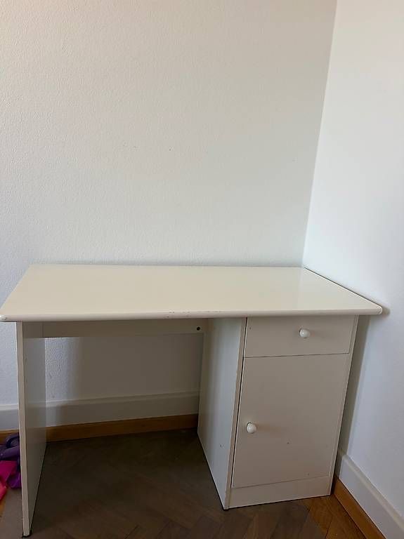 Scrivanie: Bureau blanc  – Usato da Neuchâtel venduto da gwe_w9df