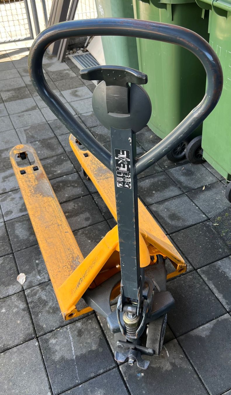 Jungheinrich Carrelli elevatori e a forche: Robuster Hubwagen / Palettrolli, Top Zustand – Usato da Biel/Bienne venduto da HB13