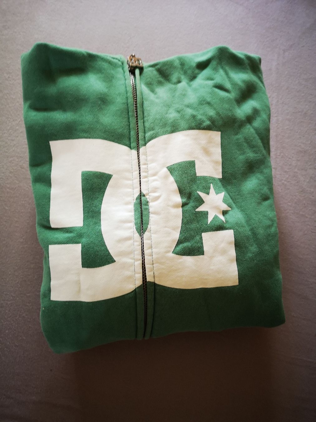 DC shoes Pullover & Sweatshirts: DC Zip Hoodie – Gebraucht aus wigoltingen von skillzz