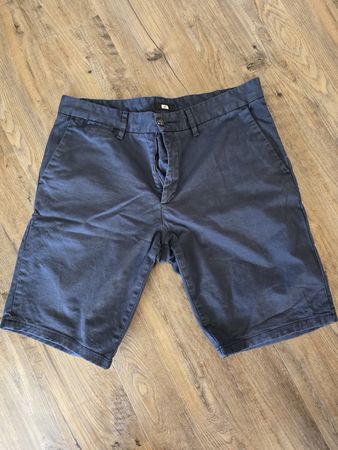 Herren Shorts dunkelblau Grösse W33, guter Zustand