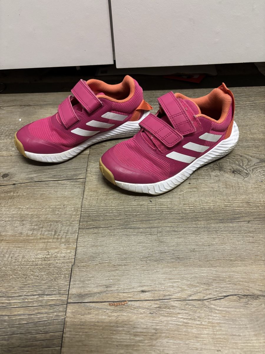 Adidas Scarpe per ragazze: Adidas Hallenschuhe, Turnschuhe Kinder – Usato da Wimmis venduto da Soccerfanshop