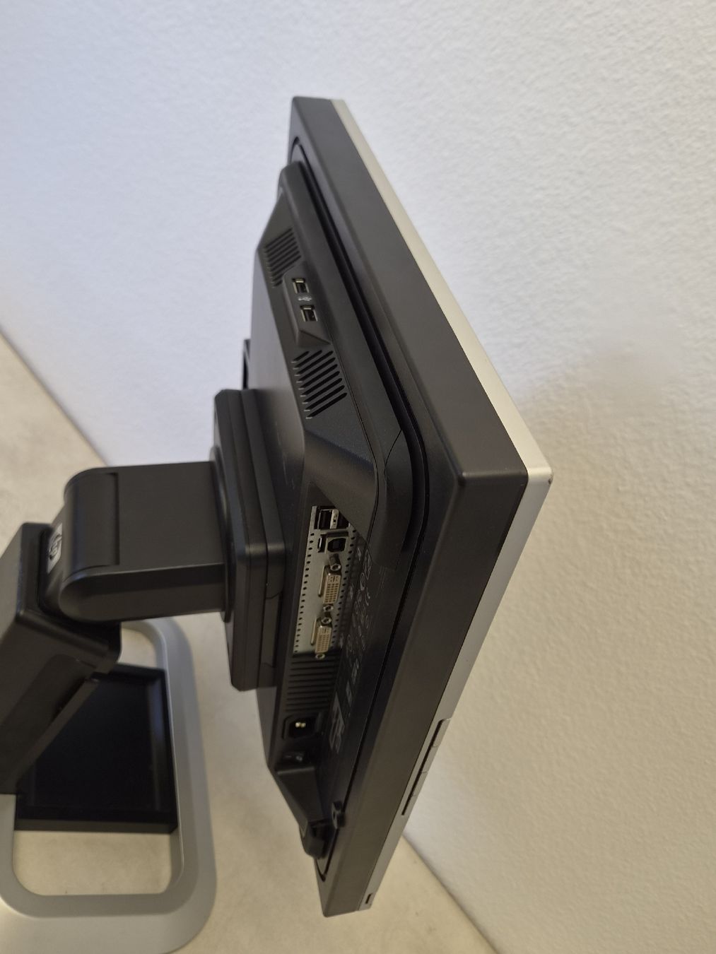 Monitore: HP LP1965 19" Monitor  – Gebraucht aus SCHAFFHAUSEN von Atami99 3