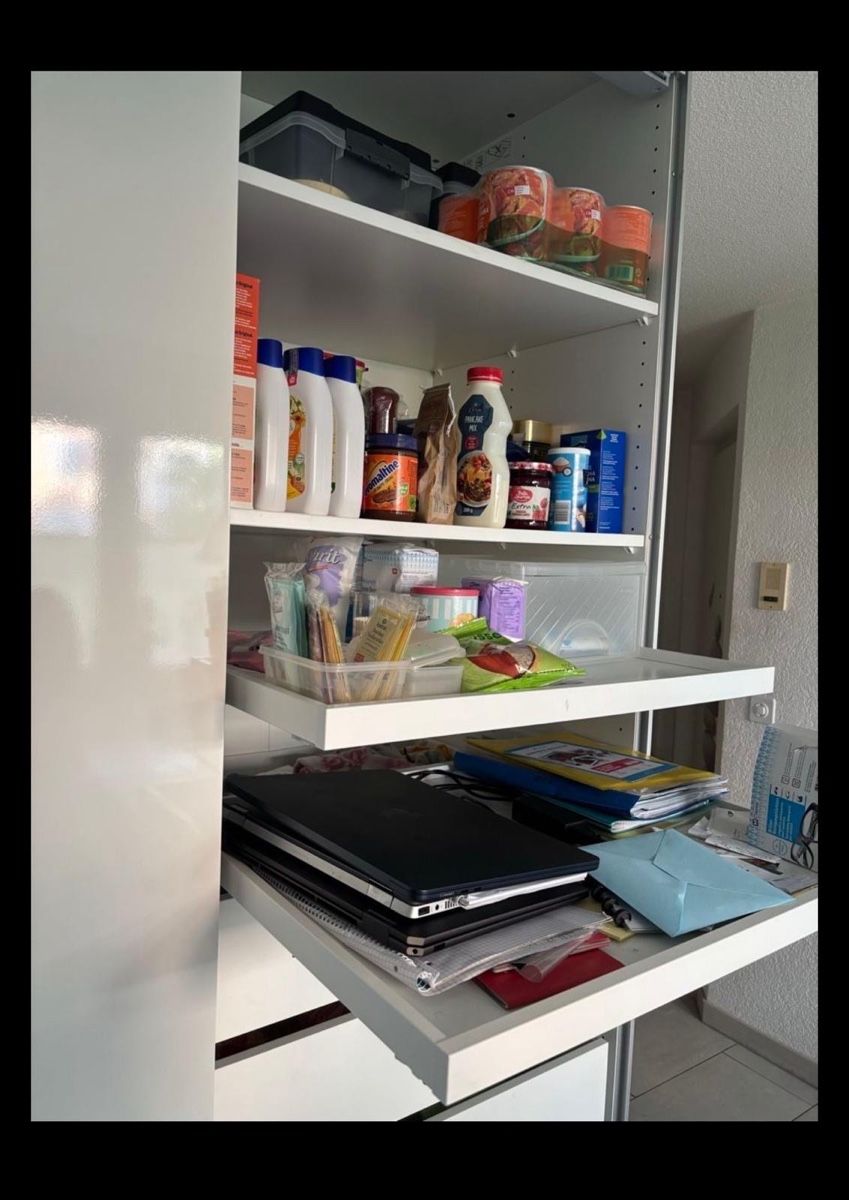 Armoires: Kleiderschrank IKEA – D'occasion à Biel/Bienne par Husseinsheikho 7
