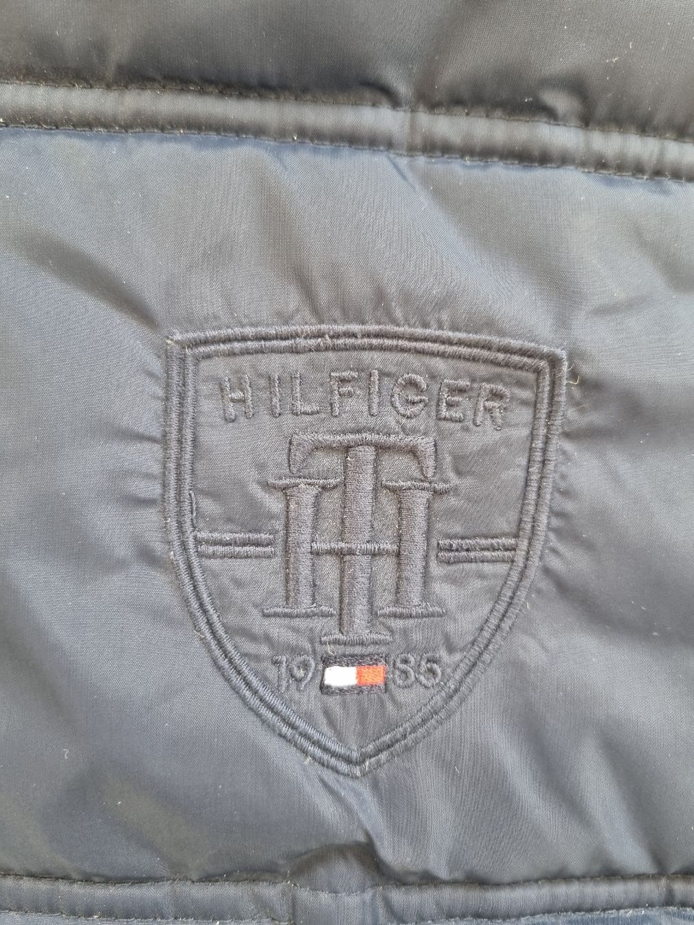Altro abbigliamento per bambino: Gilet tommy hilfiger – Usato da Romanshorn venduto da Stedy7 1