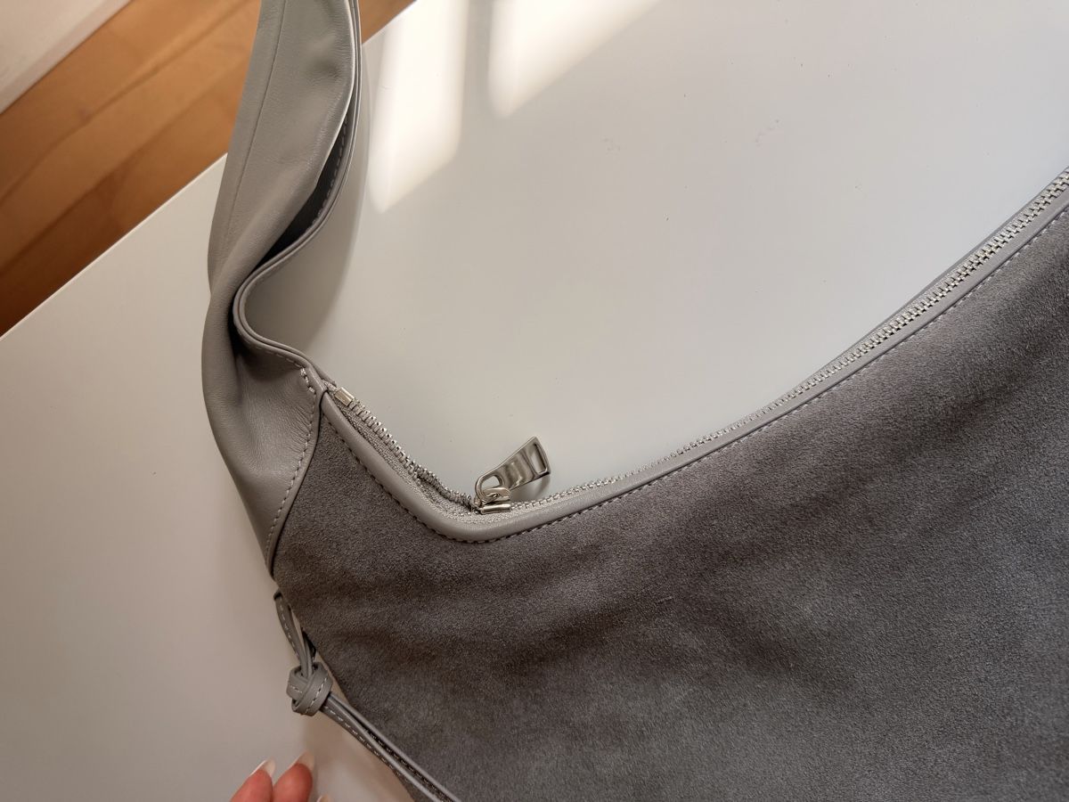 Windsor Borse: Windsor Grey Suede Hobo Bag – Nuovo (secondo la descrizione) da Kreuzlingen venduto da wk. 2