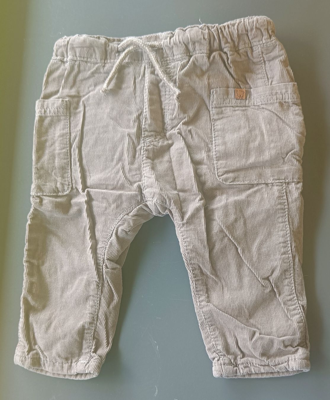 H&M Pantaloni: Hose H&M Grösse 68 – Usato da Jaberg venduto da urig17.