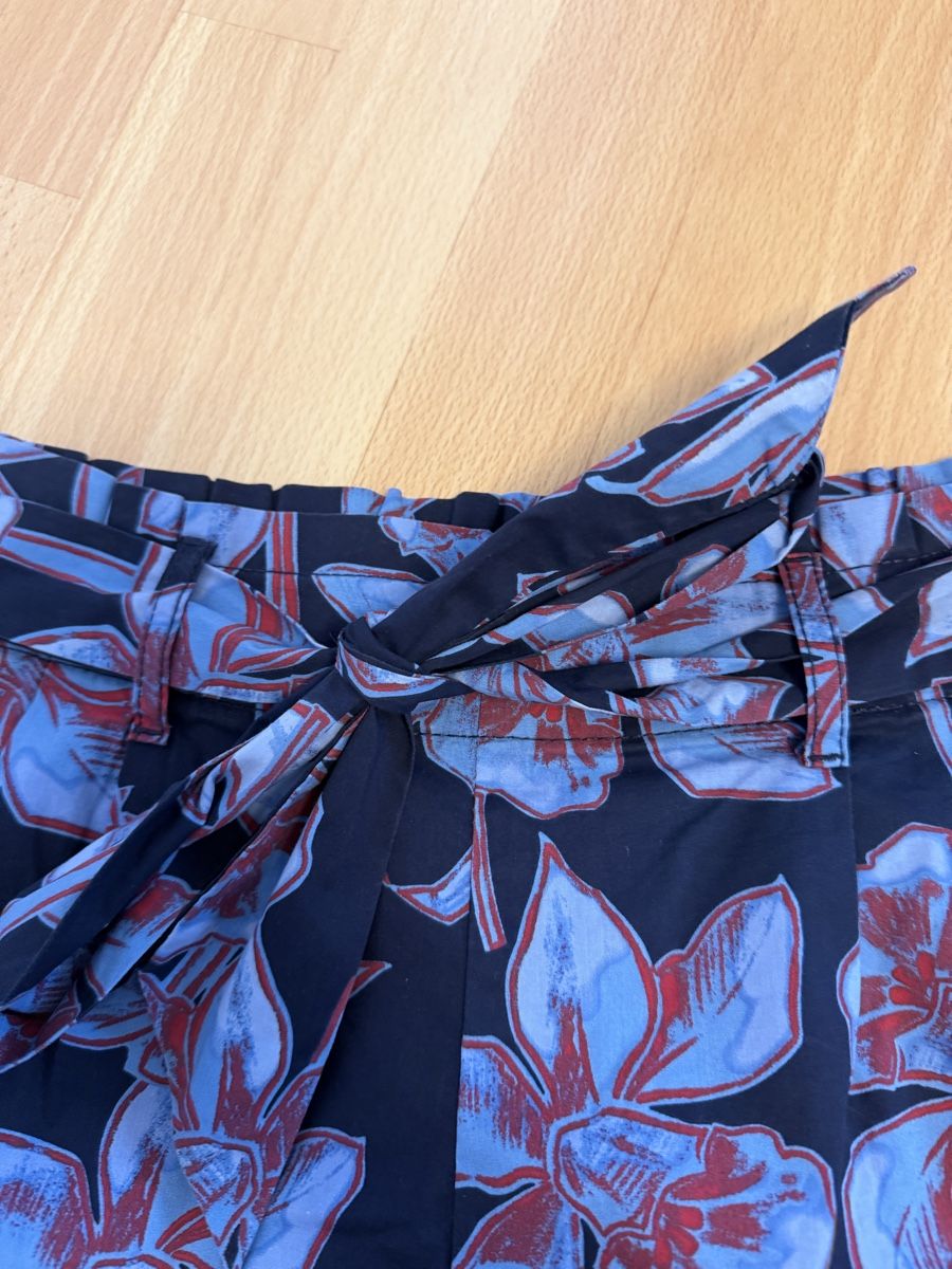 Pantaloni: Conbipel Sommer Shorts, Gr.40, Blumenmuster, neuwertig! – Usato da Langnau am Albis venduto da Schneeflocke92 1