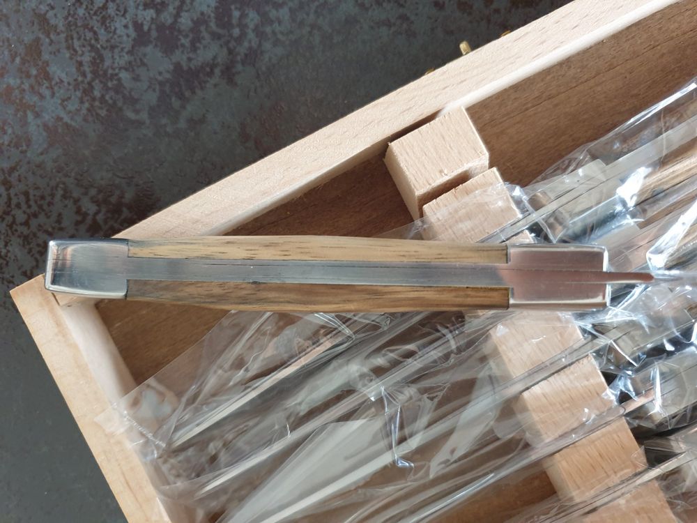 HENCKELS J.A. International Steakmesser-Set 8-teilig – 11,4 Cm, Mikrogezahnt, Rostfreier Edelstahl, Spülmaschinenfest