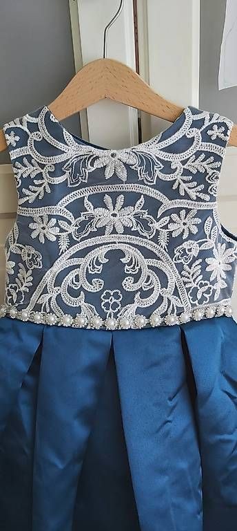 Vestiti & Gonne: Mädchenkleid, Abendkleid, Blumenmädchenkleid 116/122 – Usato da Au ZH venduto da ali_tf7f 1