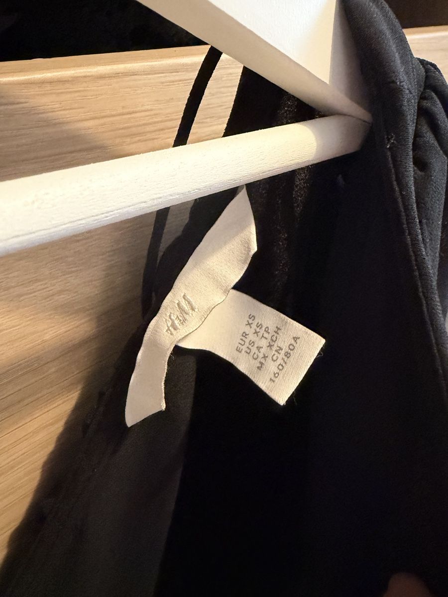 H&M Top: Schwarze H&M Bluse, Grösse XS – Nuovo (secondo la descrizione) da Kriens venduto da Livv7 3