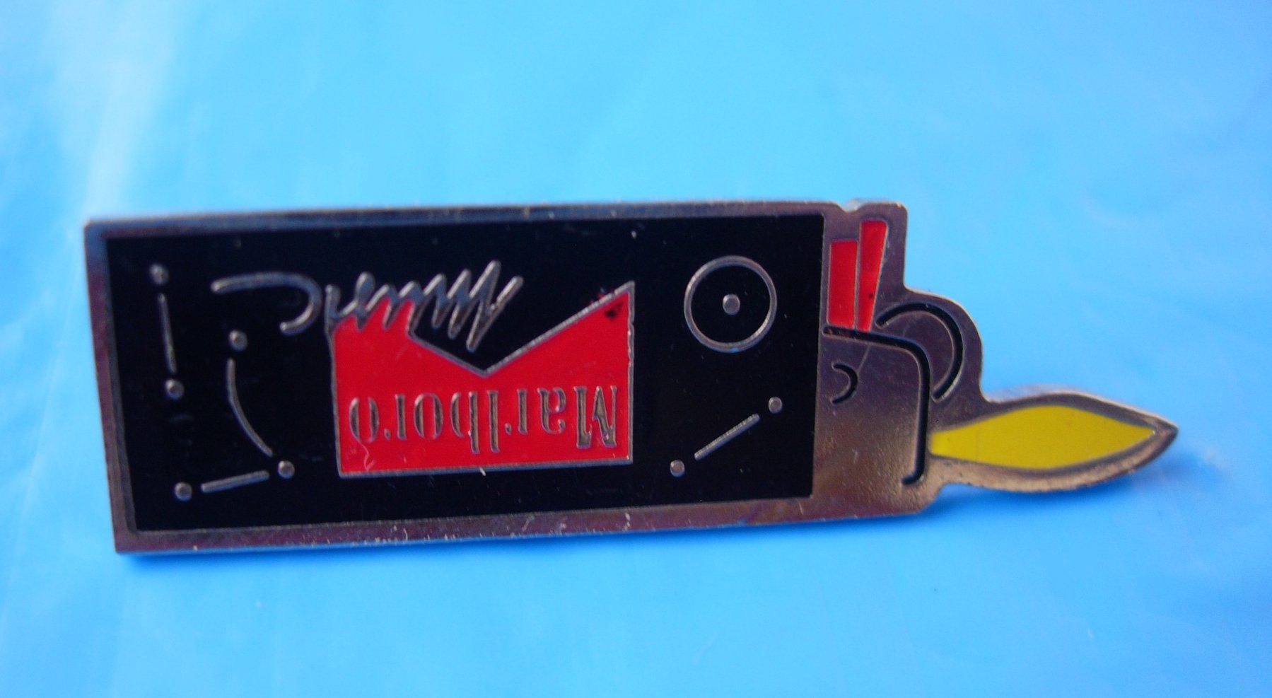 Marlboro Placchette & Badge: Marlboro - Pin – Usato da Basel venduto da Grbina64