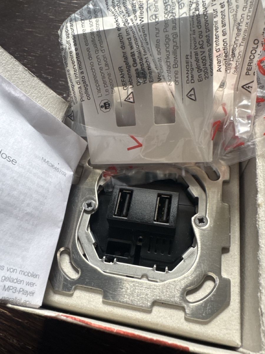 Feller Fiches d'alim.: Feller EDIZIOdue USB-Ladesteckdose – Neuf avec emballage d'origine à Baar par Gromi 1