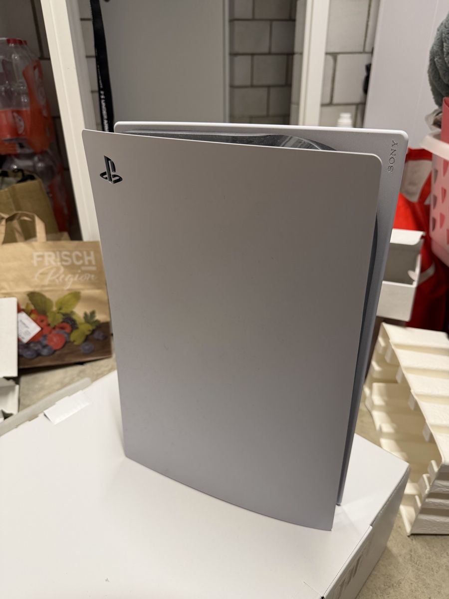 Sony Console: Sony PlayStation 5  – Usato da Kirchberg BE venduto da MauEspo 1