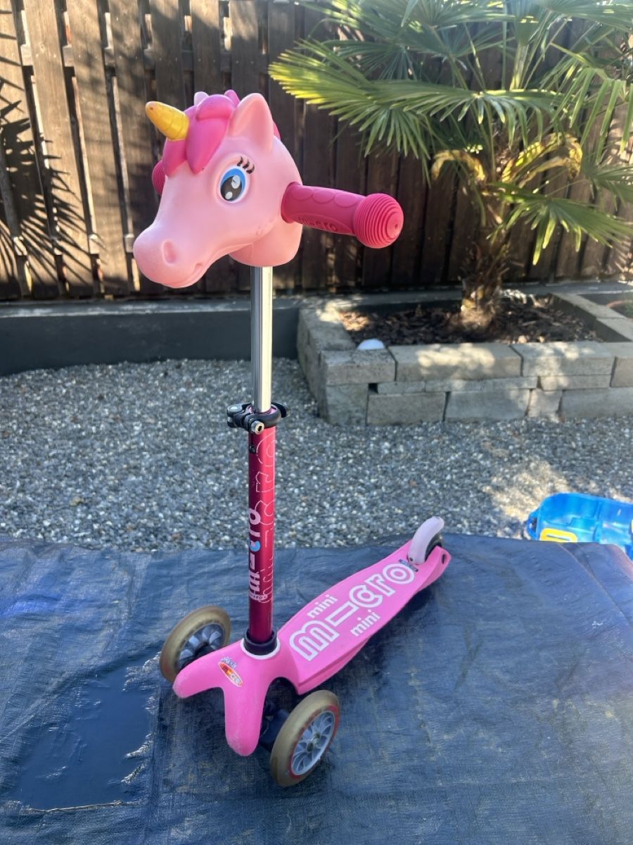 Micro Kickboard: Micro Mini Scooter Trotti Kicki mit Einhorn Kopf Rosa – Usato da Rapperswil SG venduto da lilkate