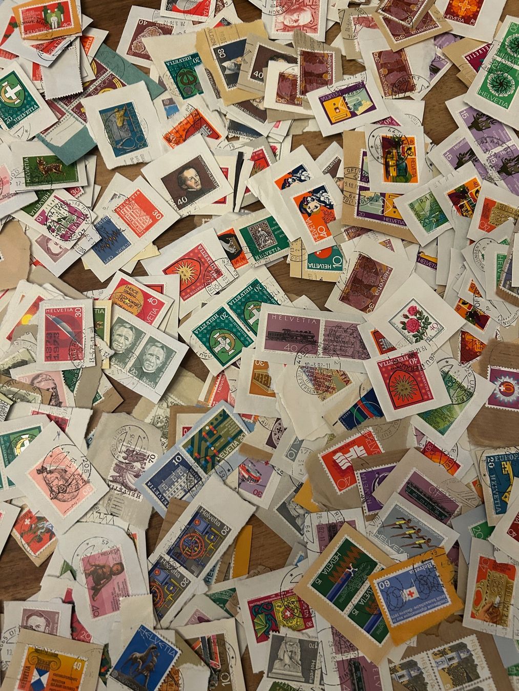 Tutti i francobolli: Schweizer Briefmarken zum Abnehmen – Usato da Unterentfelden venduto da goodproducts 3