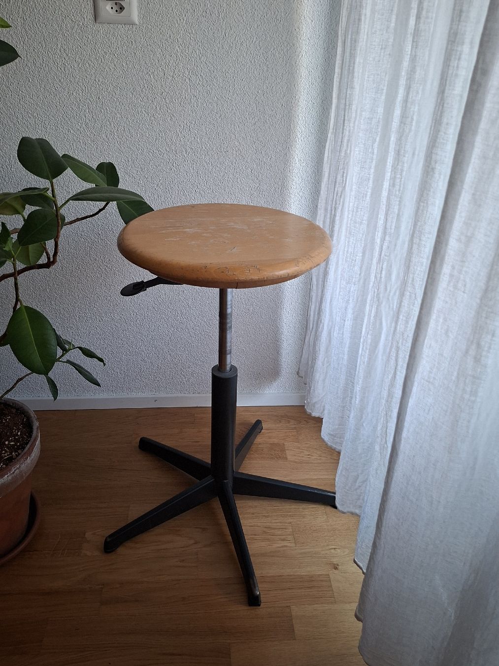 Sgabelli: vintage Industriehocker, Werkstatthocker, massiv  – Usato da Basel venduto da Lovintage 6
