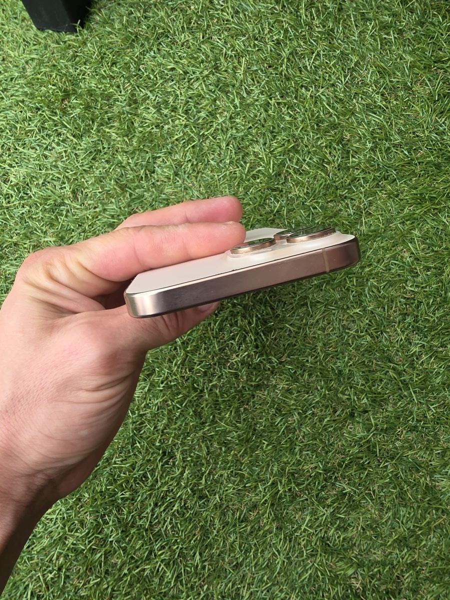 Apple Telefoni cellulari / Smartphones: iPhone 16 Pro Max – Nuovo (secondo la descrizione) da Uznach venduto da ema_8c2k 5