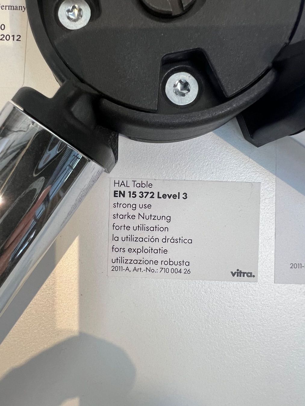Vitra Tische: 003 VITRA Hal Designertisch – Gebraucht aus Wangen an der Aare von TBYN 7