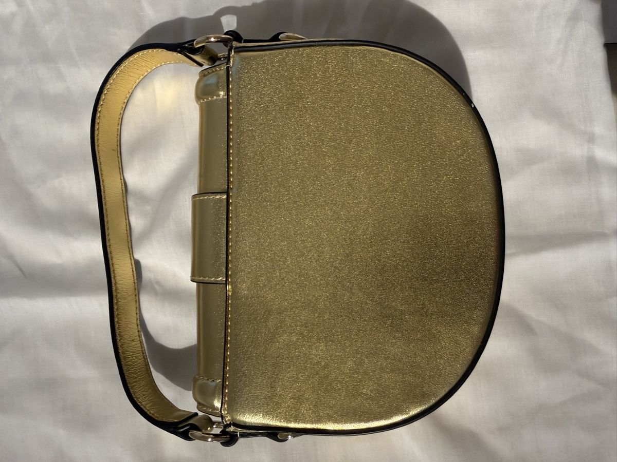 Versace Borse da donna: Versace Goldene Tasche – Usato da Schlieren venduto da ana_ribeiro19 7