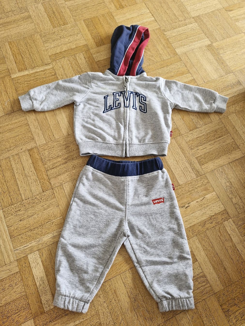 Levi's Kleiderpakete & -sets: Levis Jogginganzug 0-3 Monate – Gebraucht aus Aesch BL von Dias2202