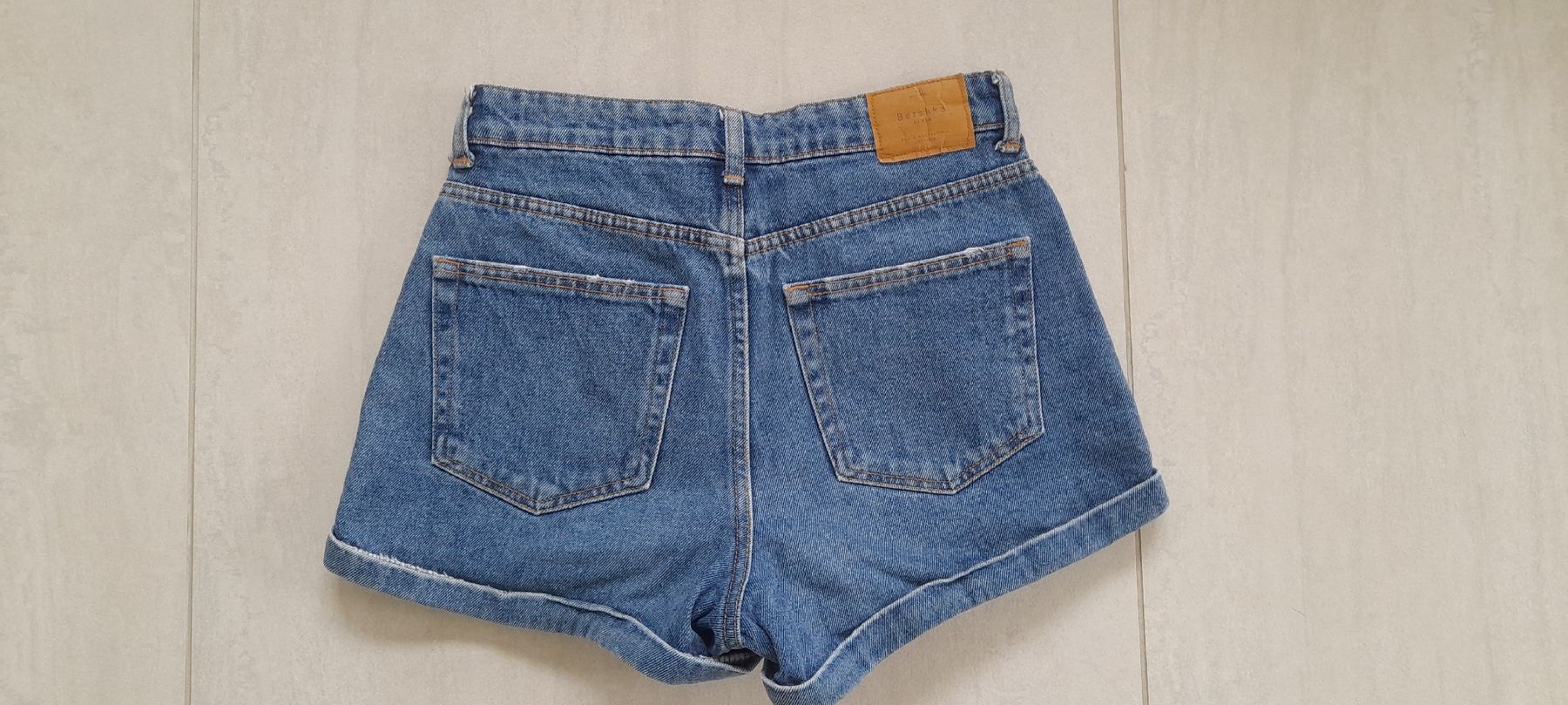 Bershka Pantaloni: Short jean Bershka 36 – Nuovo (secondo la descrizione) da ERLINSBACH venduto da doudouce 3