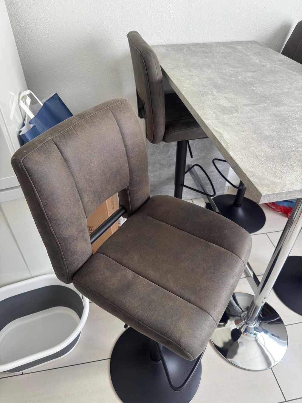 Conforama Set di tavolo e panche: Modernes Barset mit 4 Barhockern – Usato da Wila venduto da dom_8wcr 2