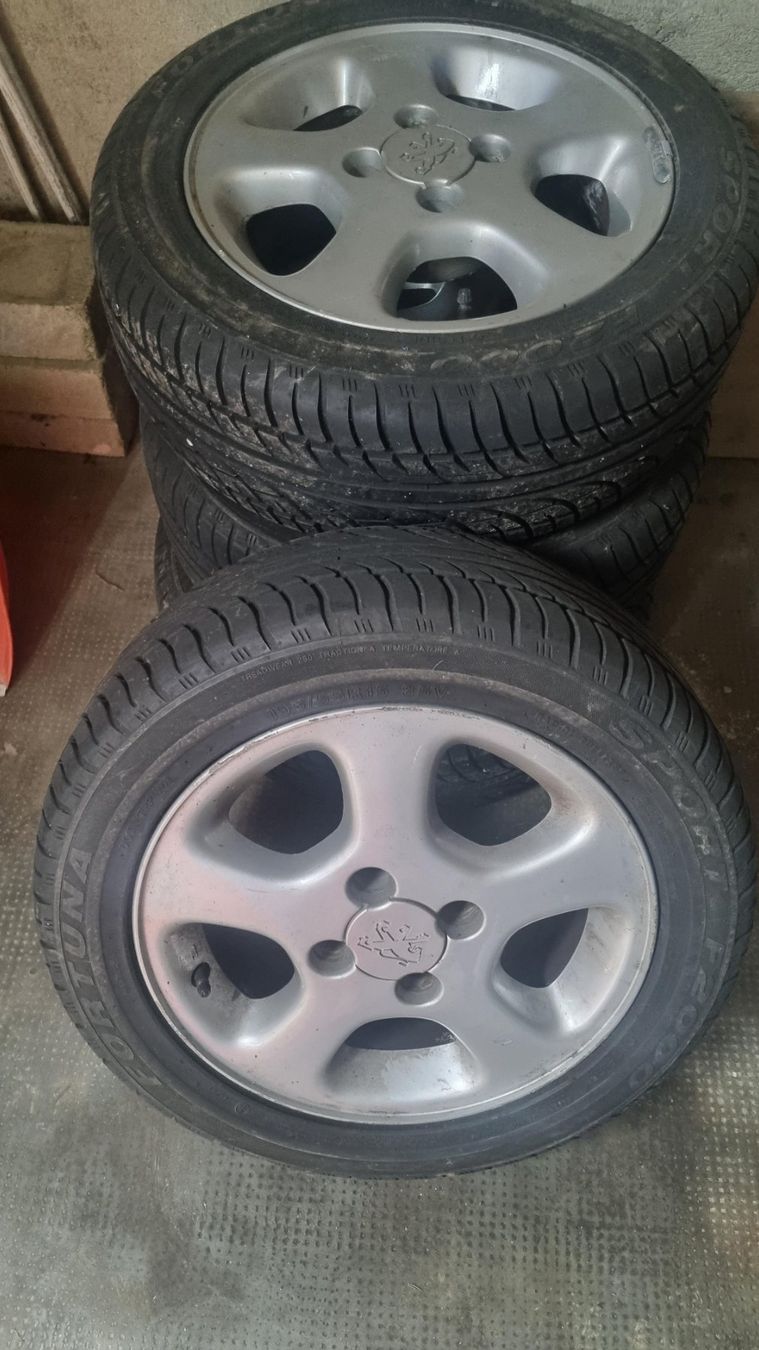 Peugeot Pneus & Kompletträder: Roue  monter sur jante aluminium pour Peugeot 306 – Gebraucht aus La Chaux-de-Fonds von flasch02