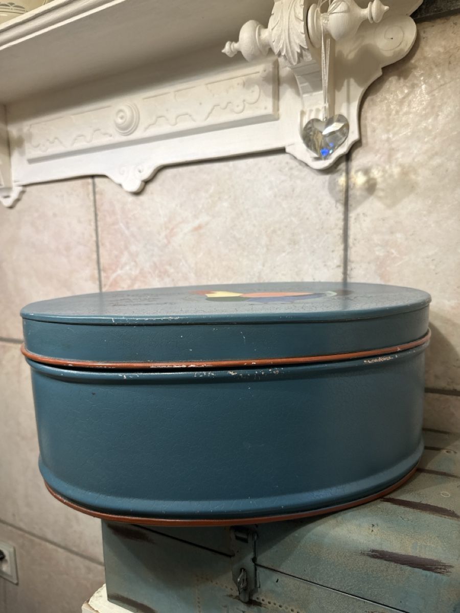 Autres décorations & accessoires: Blechdose oval grün Deckel mit Bild Gebraucht – D'occasion à Schaffhausen par Ibag 1
