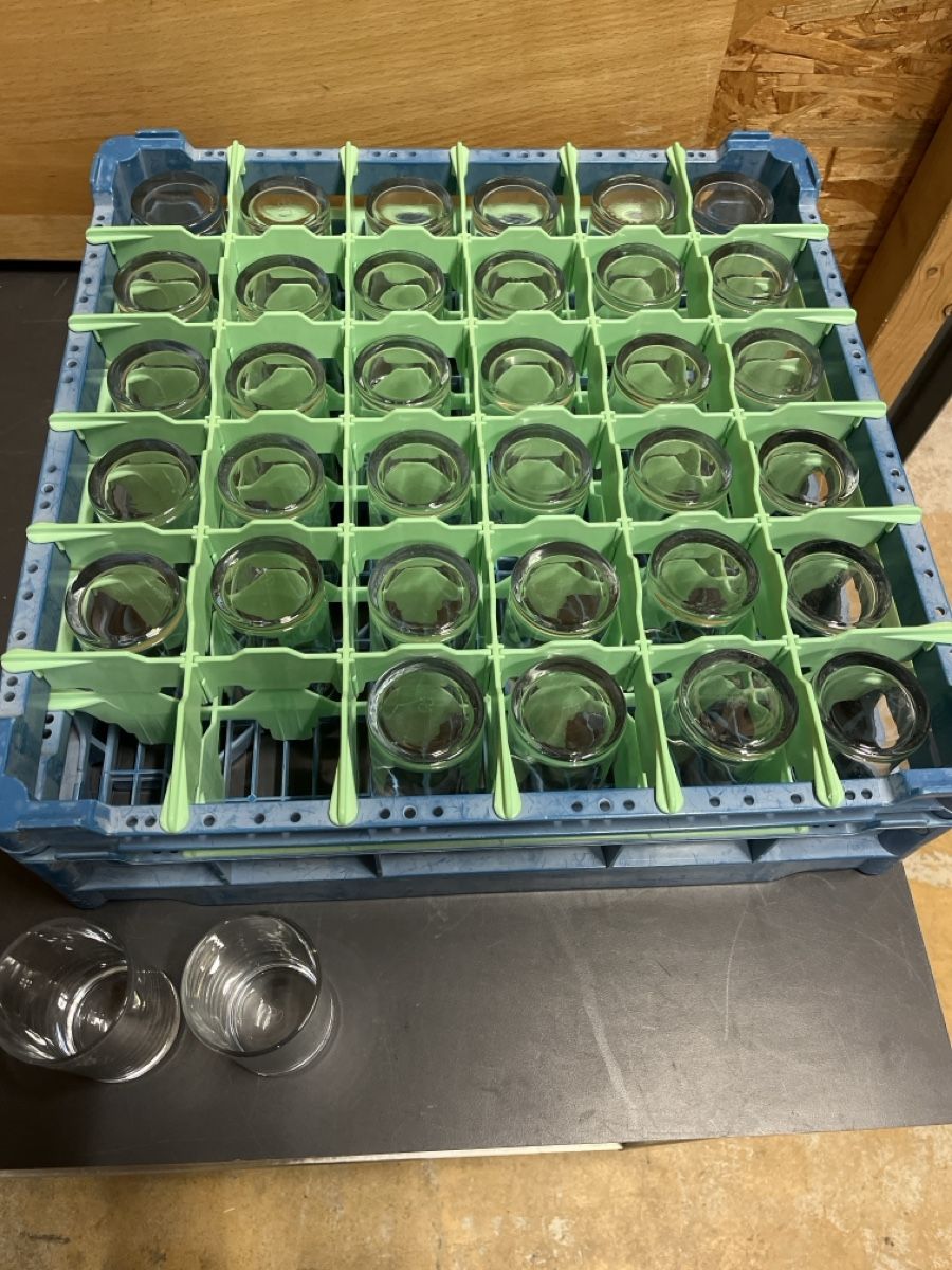 Elettrodomestici da cucina: 36 x 2 dl Gläser inkl Rack – Usato da Dittingen venduto da Cervolino77 1