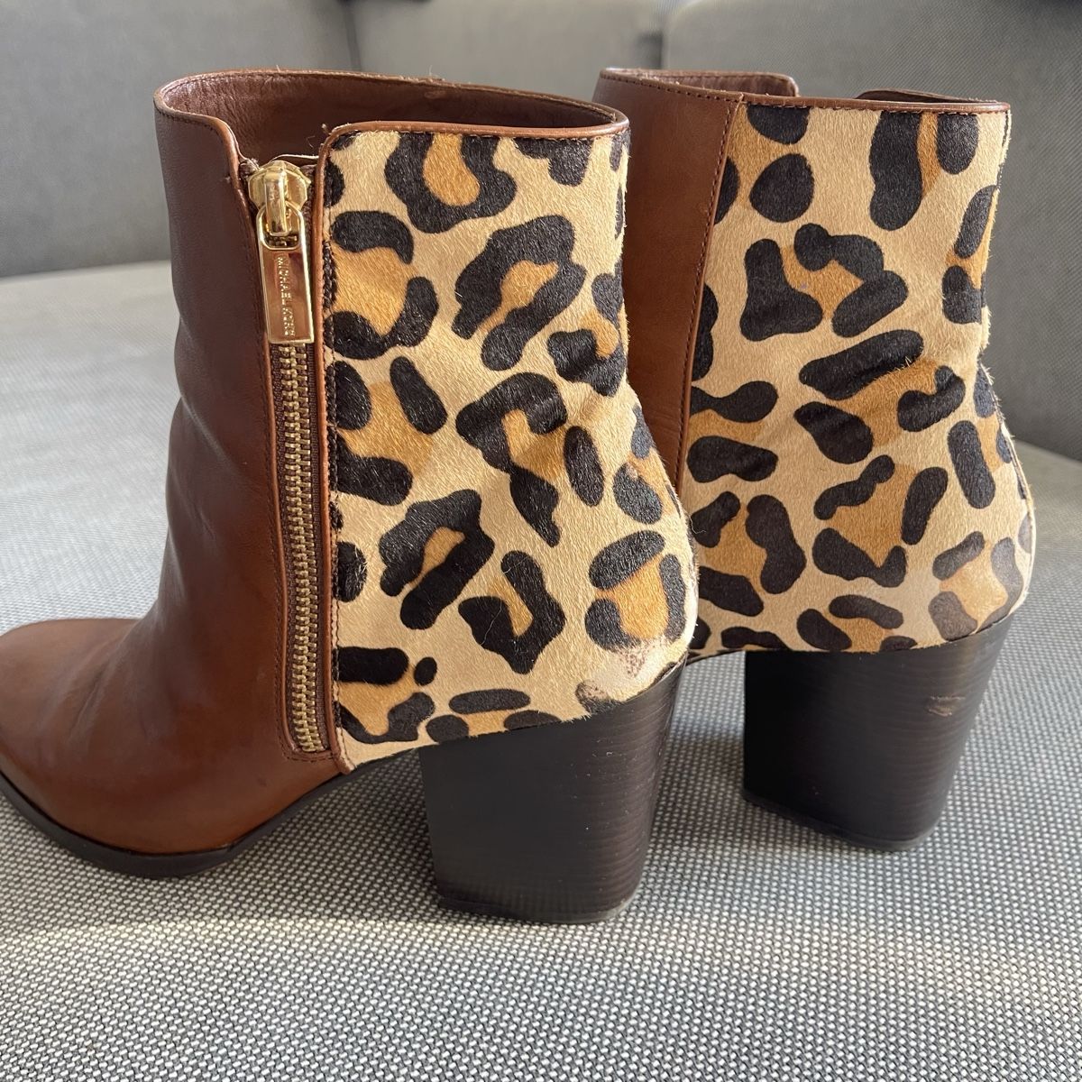 Michael Kors Damenschuhe: Michael Kors Stiefeletten, Größe 8,5 leopardmuster – Gebraucht aus Bern von dek_7bjd 2