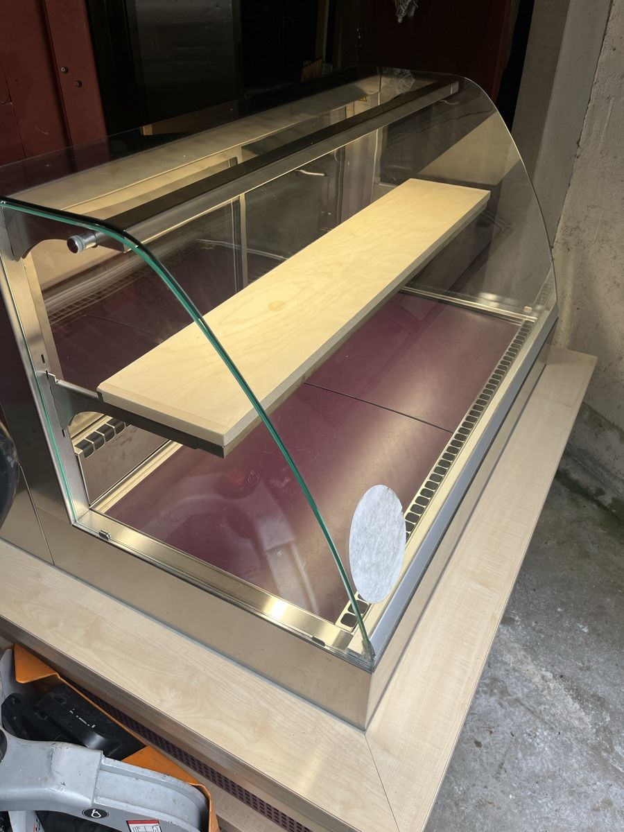 Frigoriferi: KÜHLVITRINE IDEAL AKE  AR-112-65-E R290 – Usato da Flaach venduto da Auto6011 1