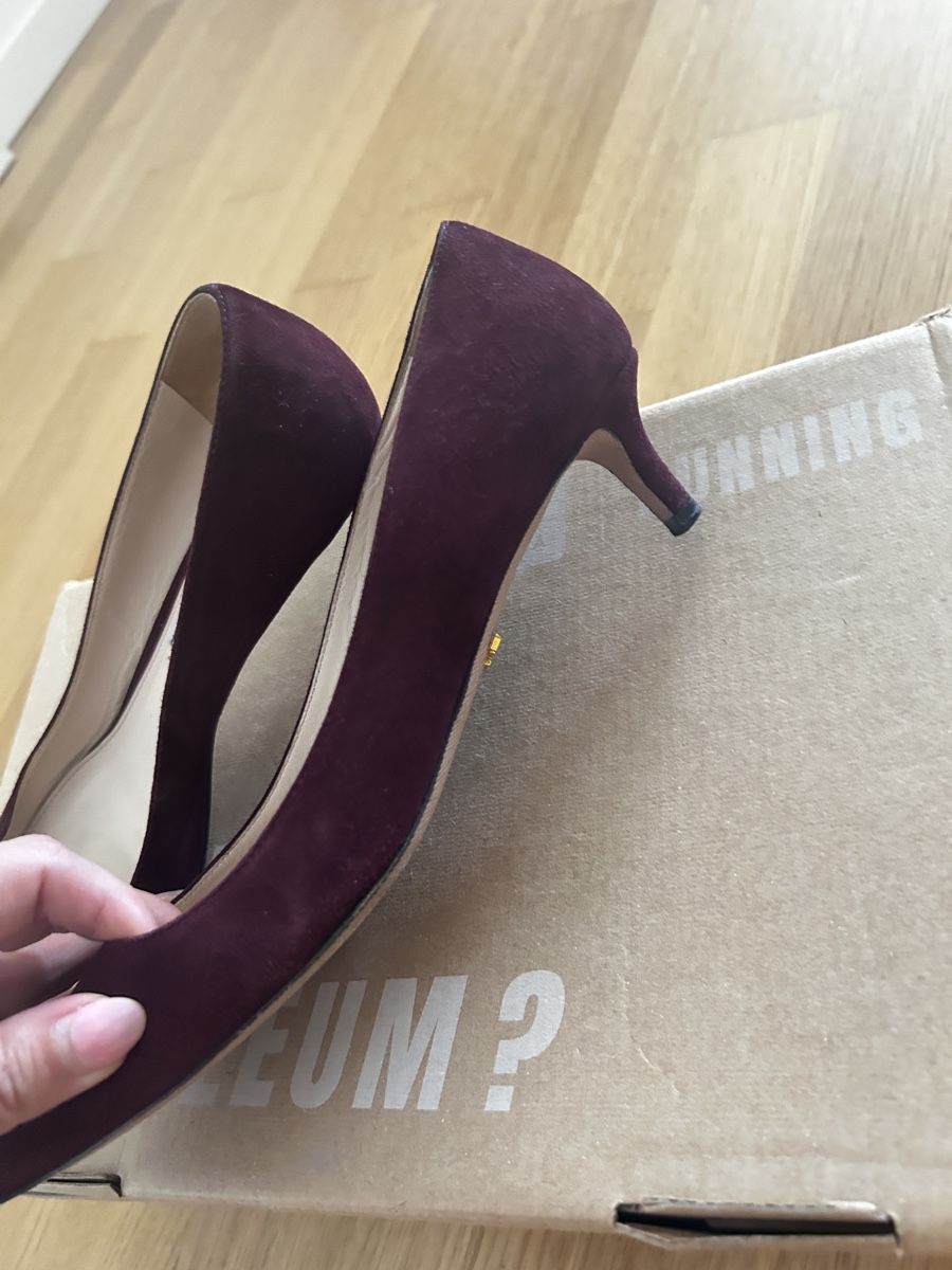 Prada Scarpe da donna: Prada Heels Burgundy Suede Size 36. Used – Usato da Zug venduto da day_9ph6 2