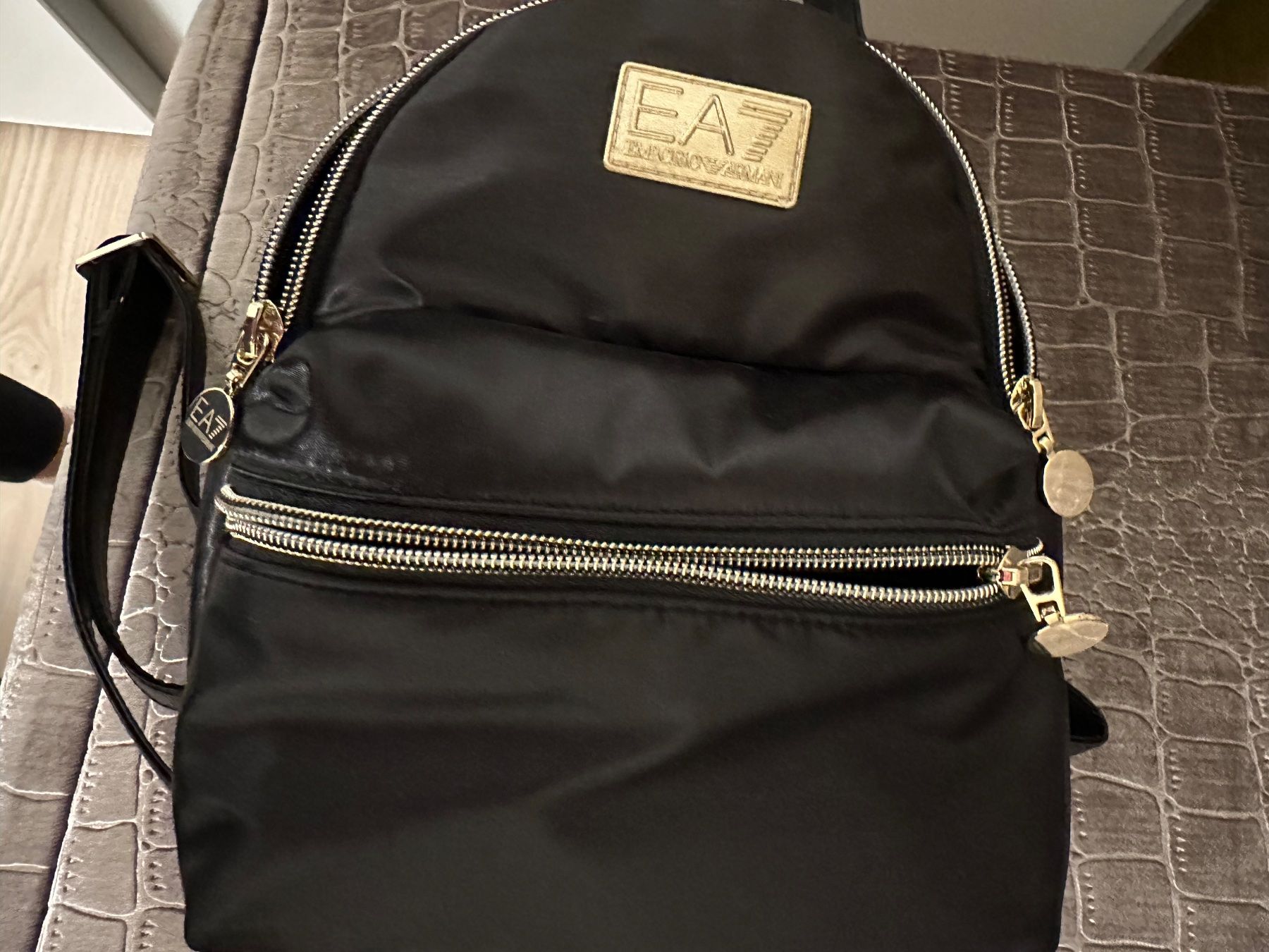 Armani Zaini: Armani Rucksack für Damen – Nuovo e nell'imballaggio originale da Frümsen venduto da Swissline90 1