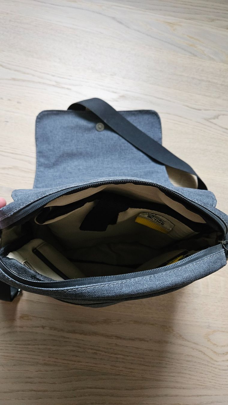 Borse: Umhängetasche in grau mit Tabletfach von Camel Active – Nuovo (secondo la descrizione) da Pfäffikon ZH venduto da Calemor 3