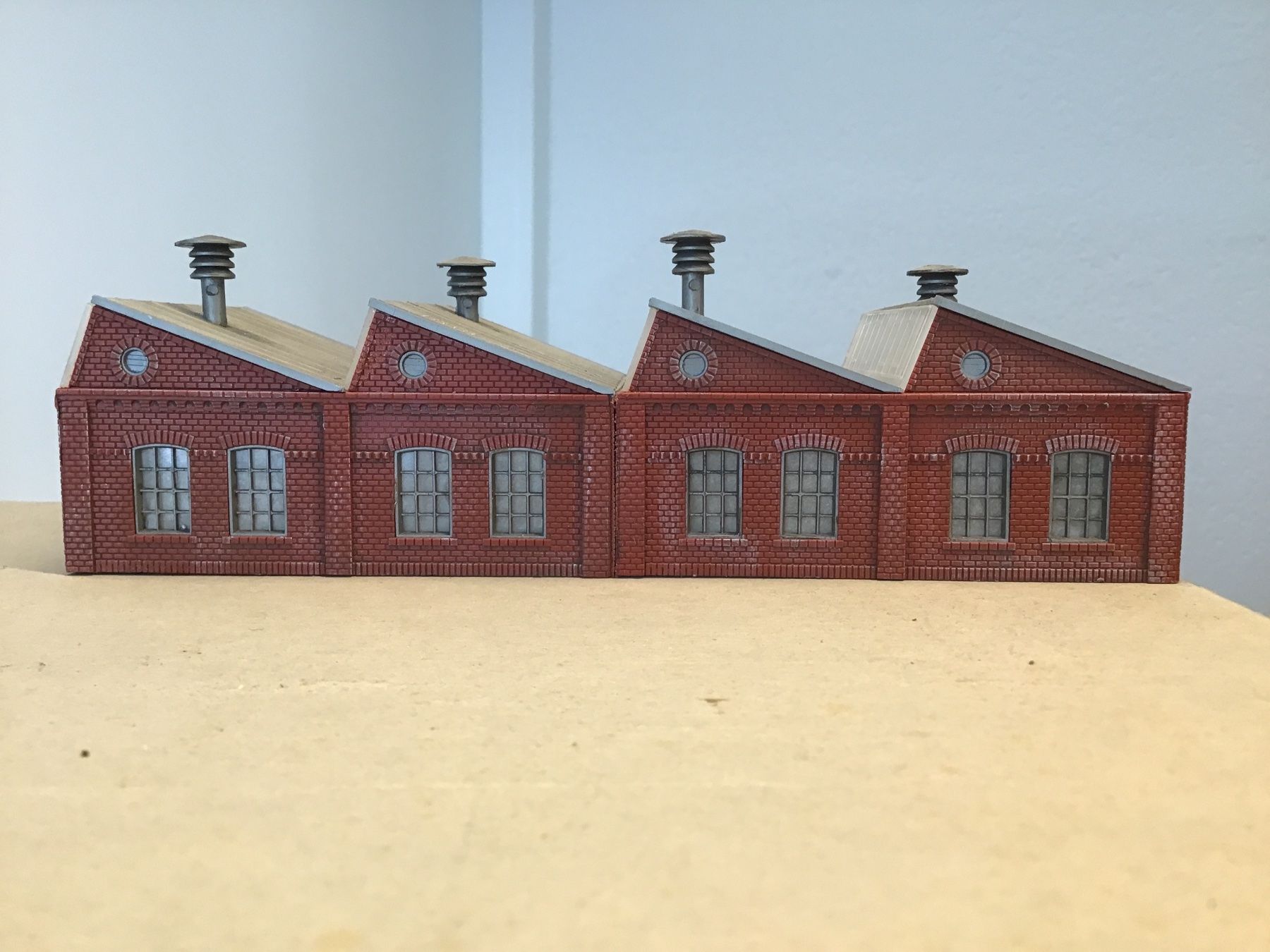 Modellini di ferrovie: Fabrikgebäude Backstein Modellbau, gebaut SPUR N – Usato da Männedorf venduto da Spezial-Modelle