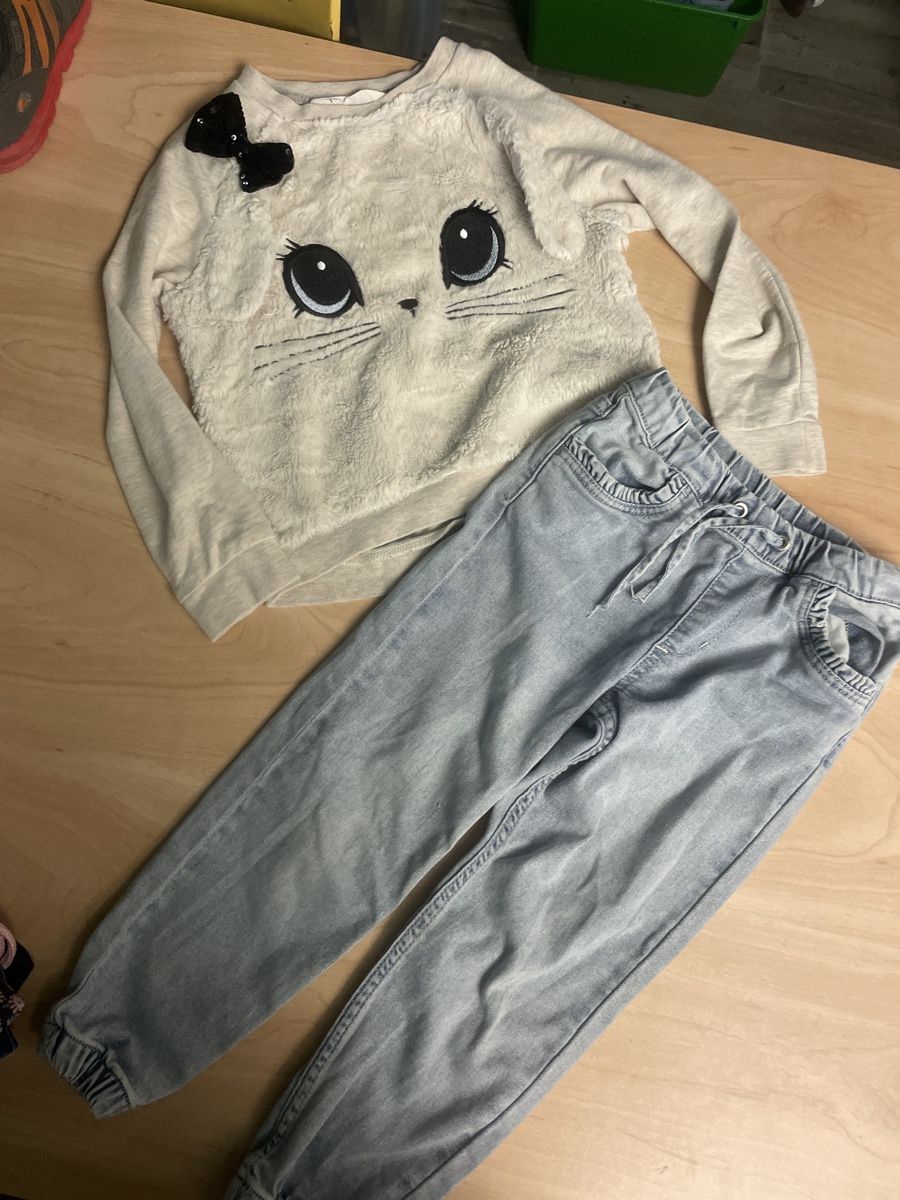 H&M Kleiderpakete & -sets: Süsses H&M Mädchen Set, Pullover mit Katze & Jeans,Gr.98/104 – Neu (gemäss Beschreibung) aus Obergerlafingen von cabo4
