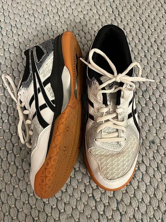 Asics Scarpe da donna: Hallenschuh Asics Gr. 38 – Usato da Wabern venduto da ricar4do 2