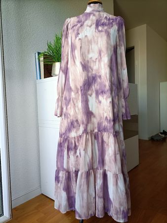 Magnifique robe longue violette, idéale pour l'été!