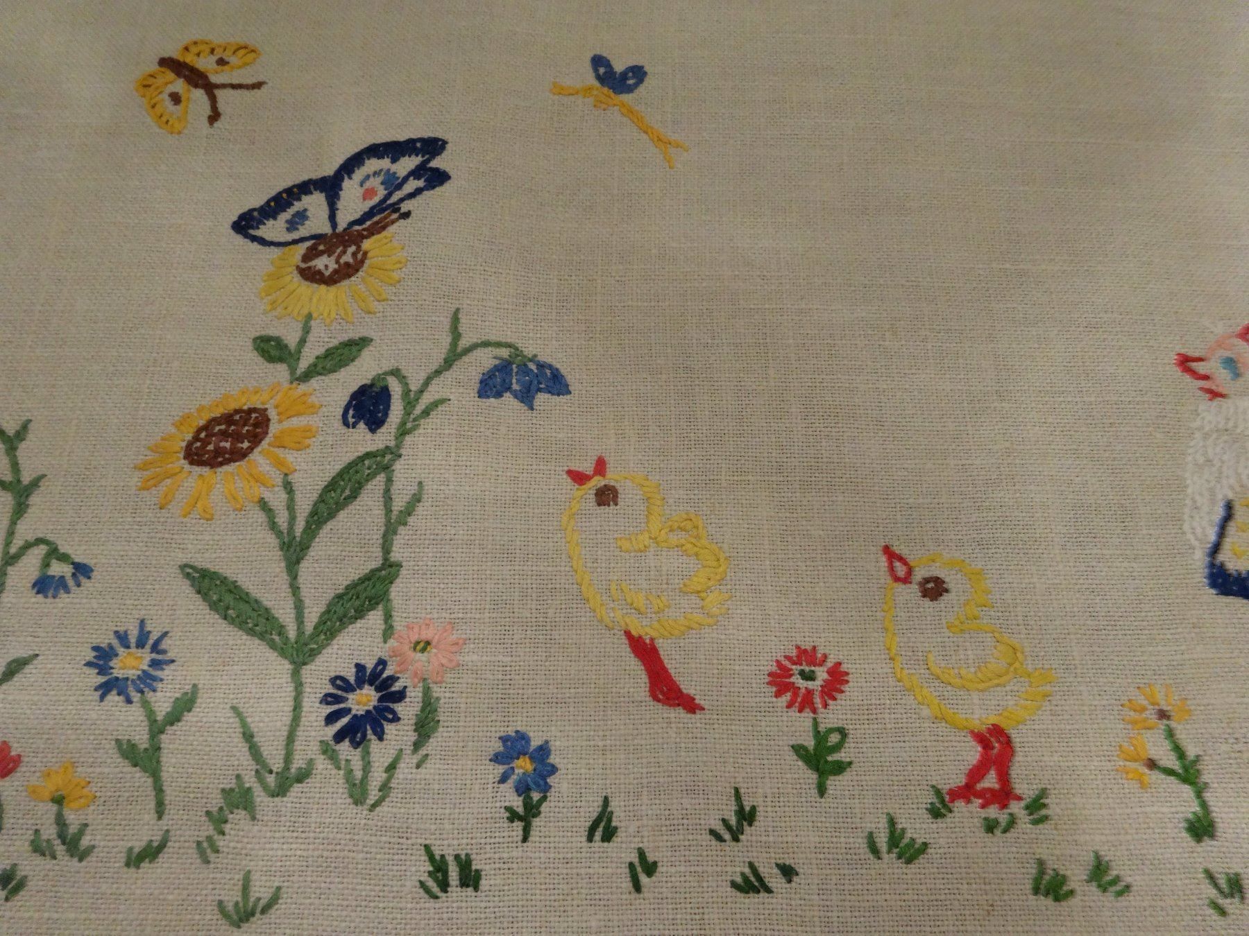Tutte le decorazioni: Milieu de table- lin brodé main – Nuovo e nell'imballaggio originale da Biel/Bienne venduto da milamila02 2