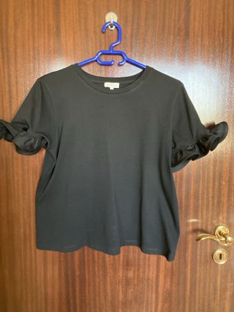 Schwarzes T-Shirt mit Rüschenärmeln, Grösse 3 - Neuwertig!