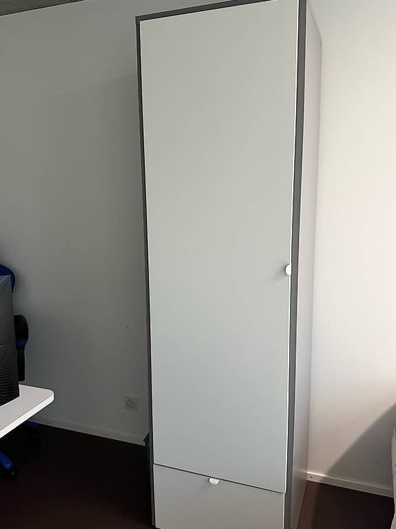 Armadi: VISTHUS Armoire-penderie – Usato da Monthey venduto da lai_xwz9
