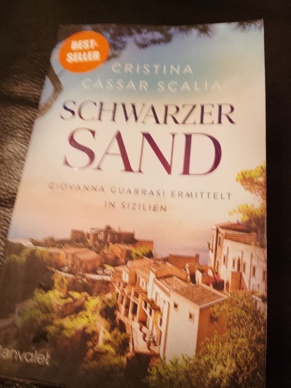 Bücher: schwarzer Sand – Gebraucht aus Volken von katz5