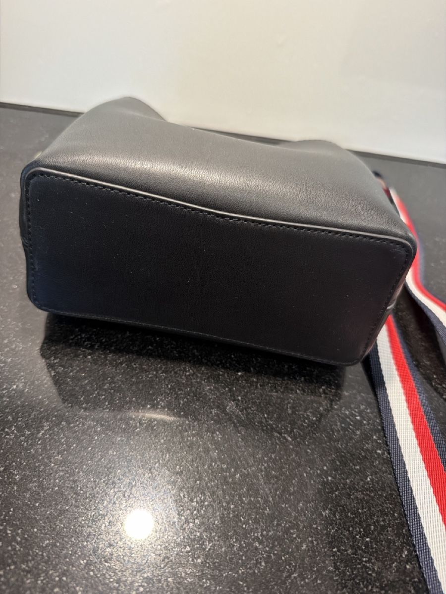 Tommy Hilfiger Taschen für Damen: Tommy Hilfiger Tasche – Neu (gemäss Beschreibung) aus Teufenthal AG von ram_lkf7 4