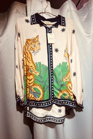 Gerade fallende "Tigerbluse" mit Seide