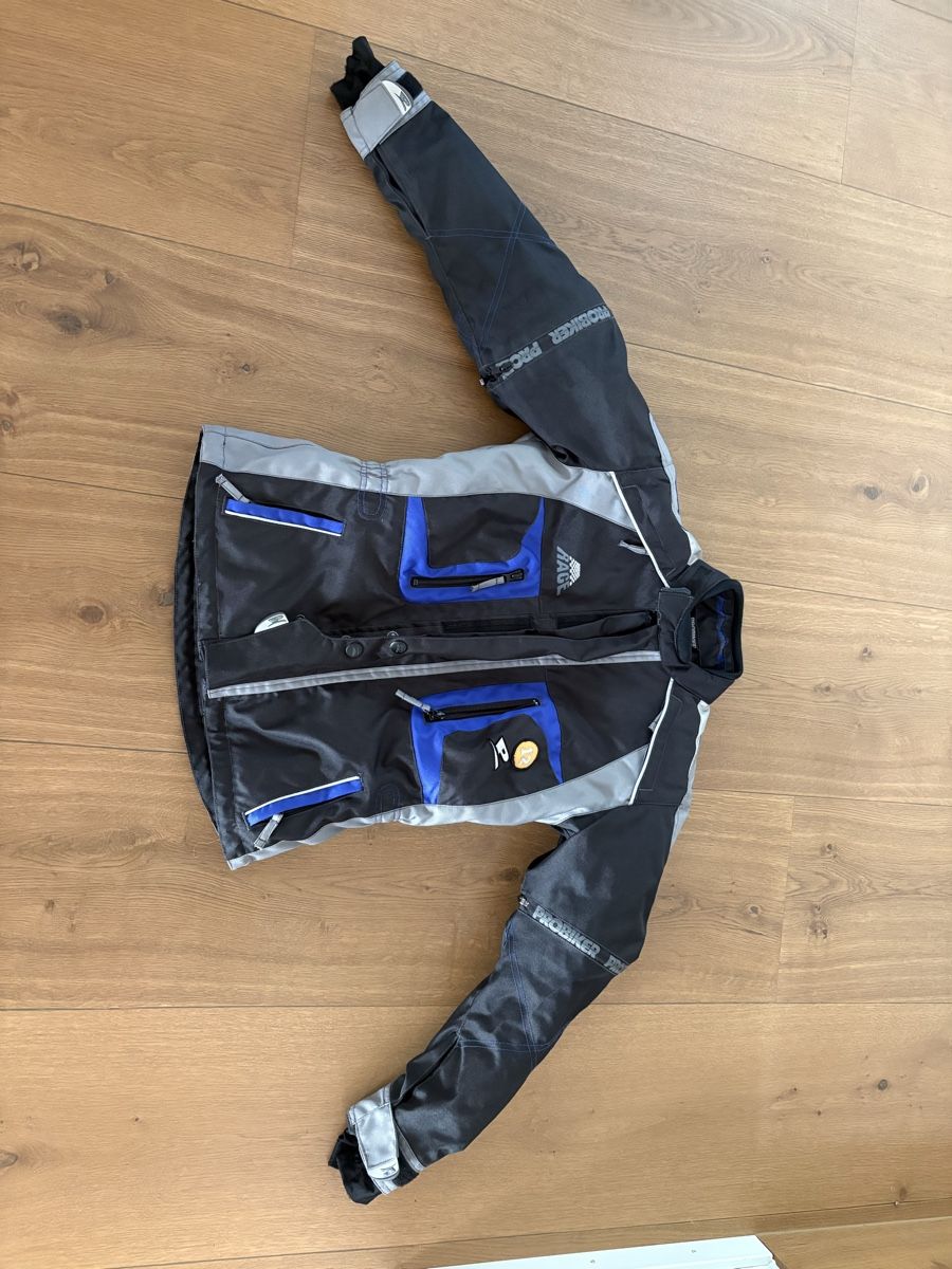 Vestes & Manteaux: Kinder Töffjacke gr 152-158cm  – D'occasion à Hochdorf par si981978 1
