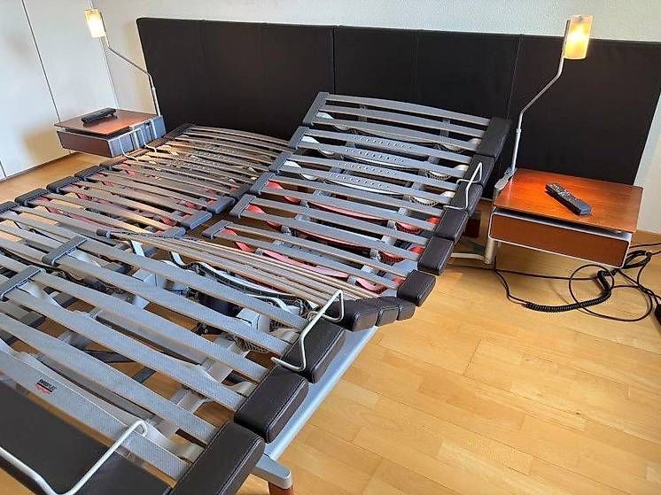 Swissflex Betten: 2 lits Swissflex motorisés haut de gamme avec éclairage – Gebraucht aus Apples von vid_8c9q 2